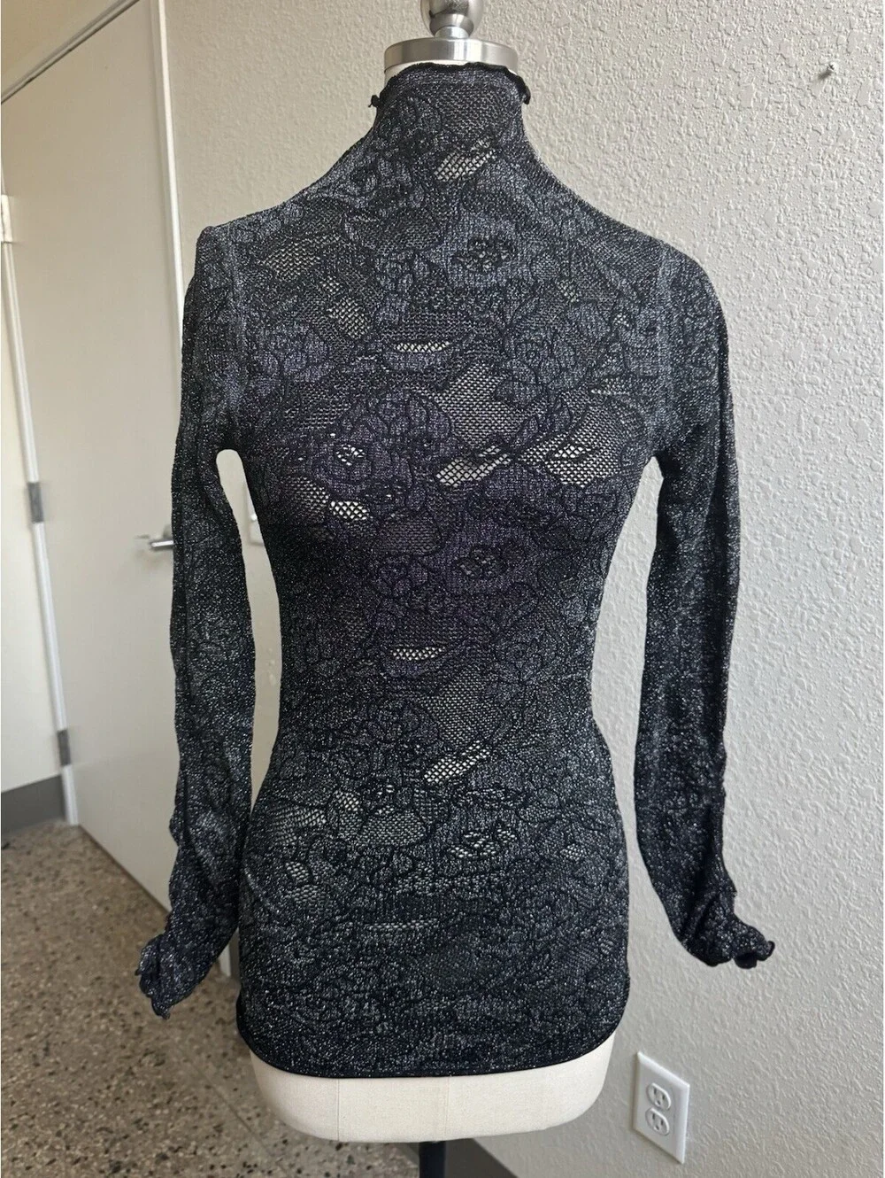 intimately free people Sheer Lace Top Long sleeve Sz M L